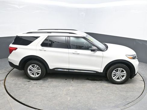 Used 2022 Ford Explorer XLT image 25