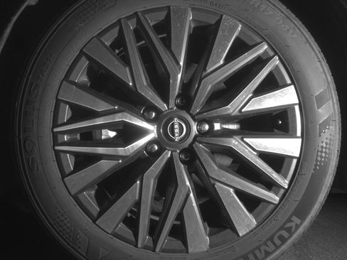 Used 2025 Nissan Altima 2.5 SV FWD image 12