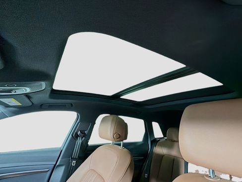 Used 2022 Audi e-tron Premium Plus image 15