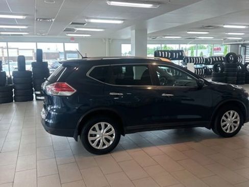Used 2016 Nissan Rogue S w/ Appearance Package FWD image 9