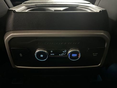 Used 2024 Ford Expedition Max XLT image 36