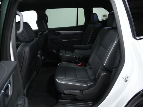 Used 2025 Buick Enclave Sport Touring image 21