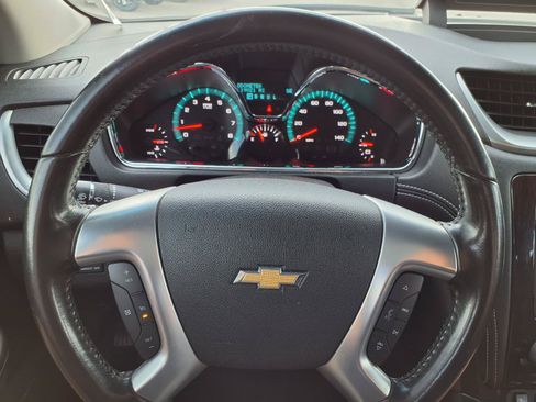 Used 2017 Chevrolet Traverse LT w/ Style and Technology Package FWD image 10