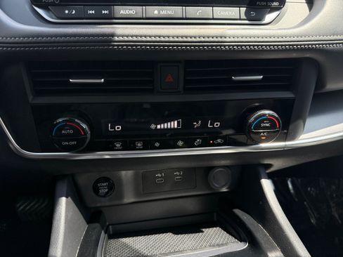 Used 2024 Nissan Rogue SV FWD image 13