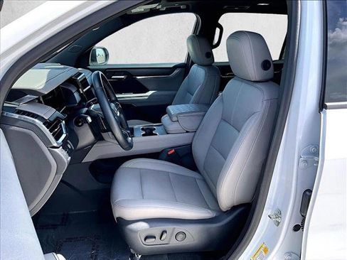 Used 2024 GMC Acadia Elevation w/ Luxury Package FWD image 27