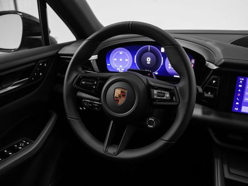 New 2026 Porsche Macan 4 Electric image 33