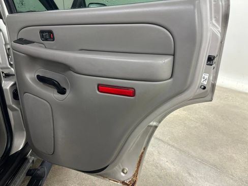 Used 2004 Chevrolet Tahoe Z71 w/ Z71 Preferred Equipment Group AWD/4WD image 22