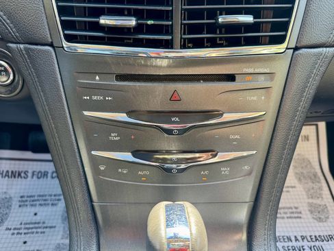Used 2013 Lincoln MKT AWD image 23
