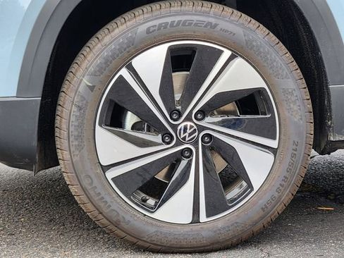 New 2025 Volkswagen Taos SE image 11