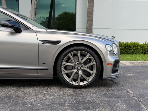 Used 2023 Bentley Flying Spur V8 AWD/4WD image 4