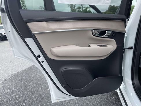New 2026 Volvo XC90 T8 Plus w/ Protection Package Premier AWD/4WD image 2