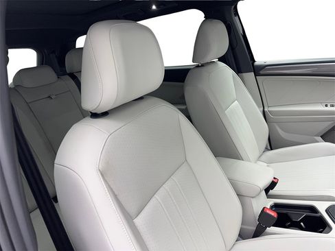Used 2024 Volkswagen Tiguan SE R-Line image 48