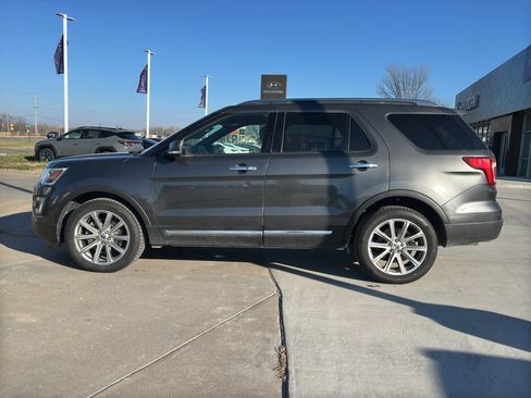 Used 2017 Ford Explorer Limited image 4