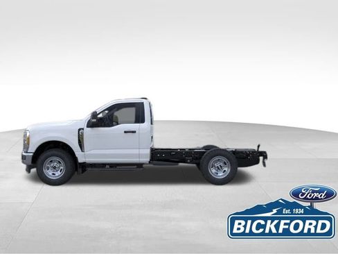 New 2026 Ford F350 XL w/ XL Chrome Package image 3