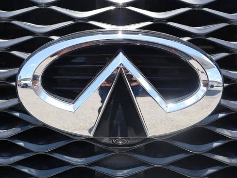Used 2016 INFINITI QX80 4WD w/ Deluxe Technology Package image 10