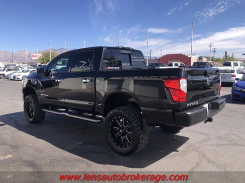 Used 2017 Nissan Titan SV image 6