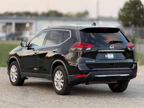 Used 2019 Nissan Rogue SV image 10