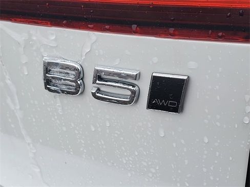 Certified 2025 Volvo V60 B5 Cross Country Plus image 8