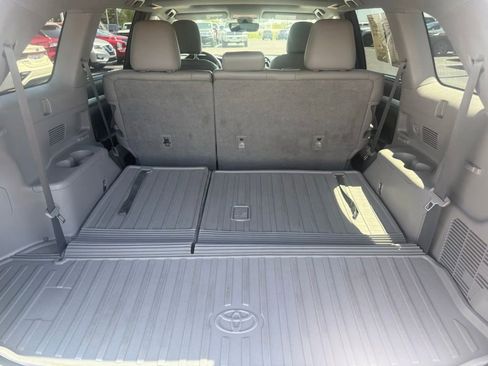 Used 2019 Toyota Highlander XLE AWD/4WD image 48