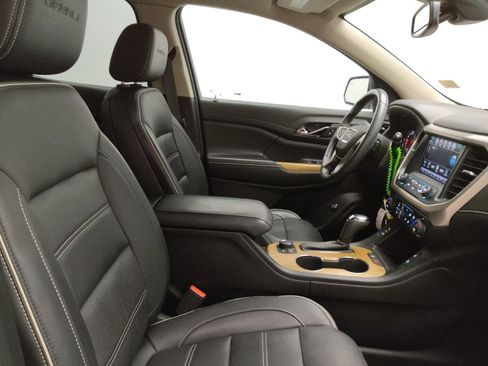 Used 2019 GMC Acadia Denali w/ Technology Package FWD image 21