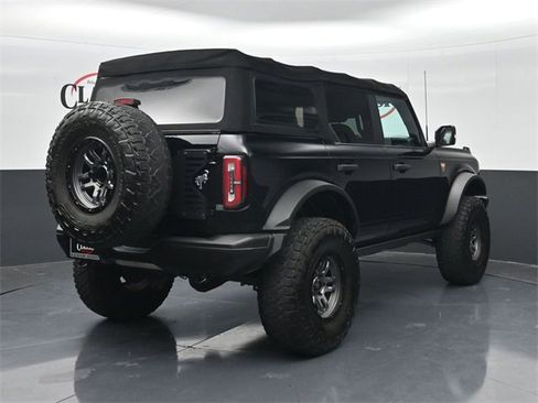 Used 2022 Ford Bronco Badlands image 7