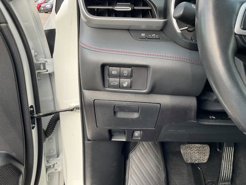 Used 2023 Toyota Highlander XSE image 16