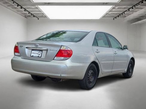Used 2005 Toyota Camry LE FWD image 6
