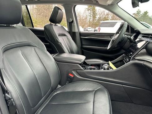 Used 2023 Jeep Grand Cherokee L Limited image 17