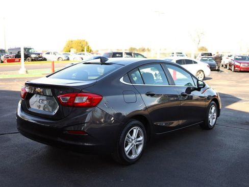 Used 2017 Chevrolet Cruze LT FWD image 5