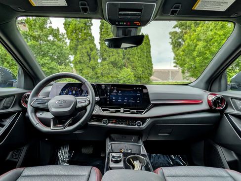 Used 2025 Chevrolet Equinox RS w/ Safety and Technology Package FWD image 13