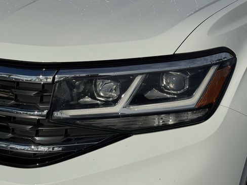 Used 2023 Volkswagen Atlas Cross Sport SE w/ Black Wheel Package image 6