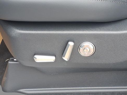 New 2026 Lincoln Navigator Reserve AWD/4WD image 18