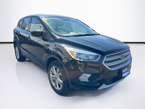 Used 2019 Ford Escape SE image 1