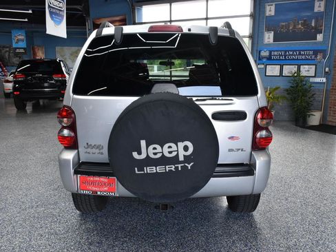 Used 2006 Jeep Liberty Sport AWD/4WD image 4