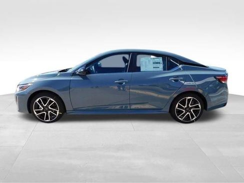 Used 2025 Nissan Sentra SR w/ SR Premium Package image 7