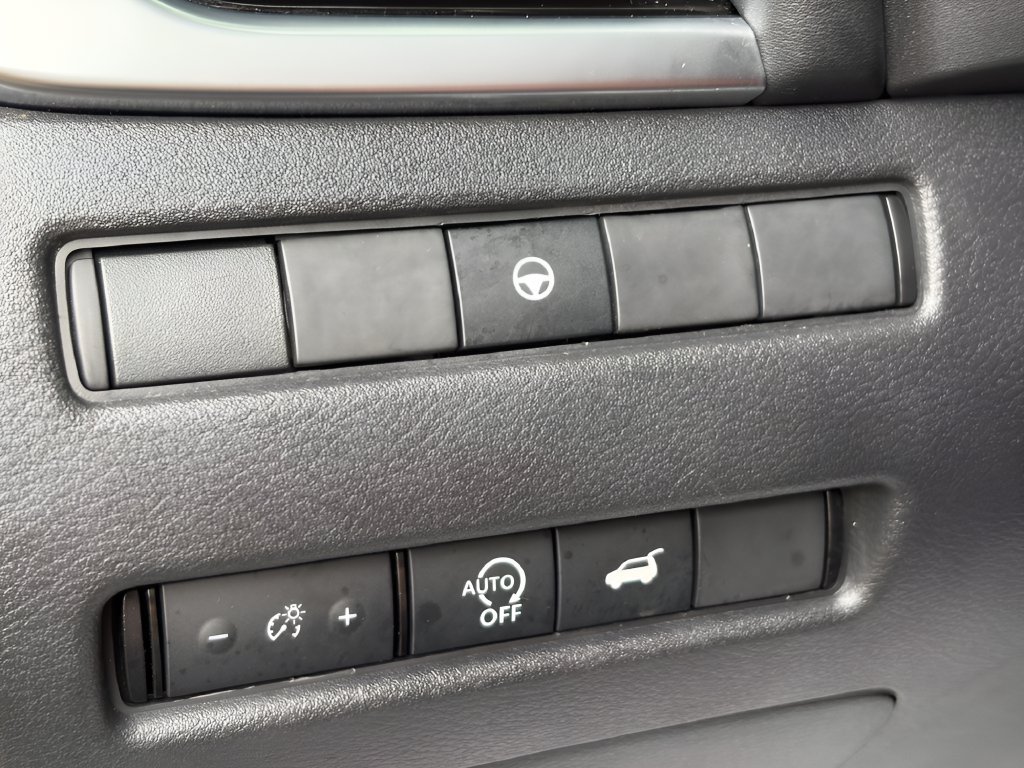Used 2023 Nissan Rogue SL AWD/4WD image 22