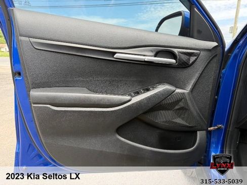 Used 2023 Kia Seltos LX AWD/4WD image 10