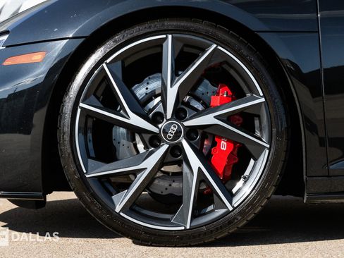 Used 2021 Audi R8 V10 w/ Premium Package image 9