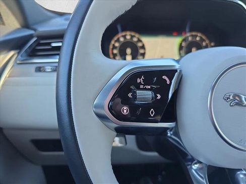 Certified 2025 Jaguar F-PACE R-Dynamic S image 17