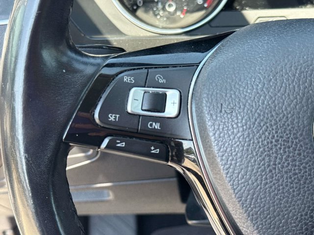 Used 2018 Volkswagen Tiguan SE FWD image 25