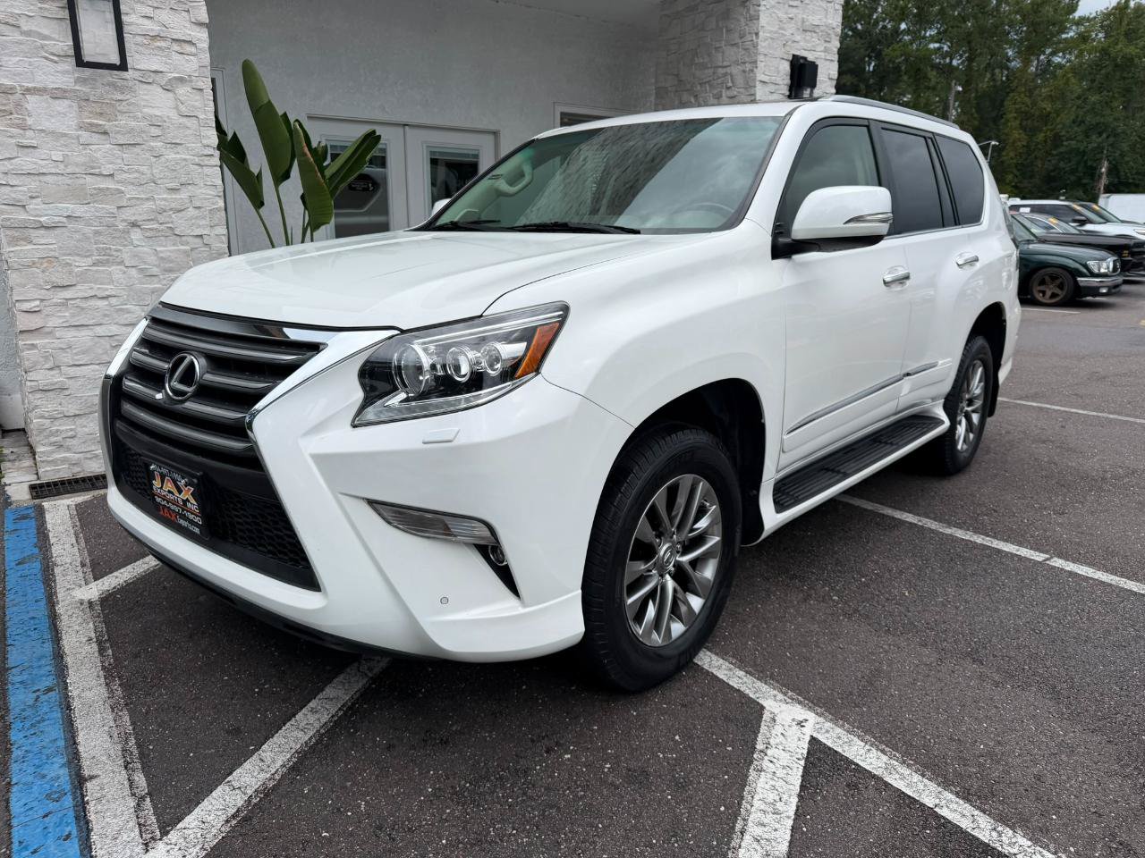 Used 2017 Lexus GX 460 Luxury w/ Preferred Accessory Package AWD/4WD image 3