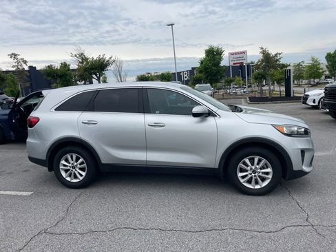 Used 2019 Kia Sorento L FWD image 2