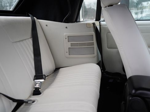 Used 1993 Ford Mustang LX image 32