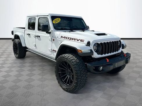 Used 2024 Jeep Gladiator Mojave AWD/4WD image 3