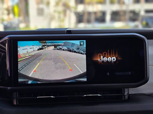 Used 2025 Jeep Wrangler Unlimited Sahara AWD/4WD image 14