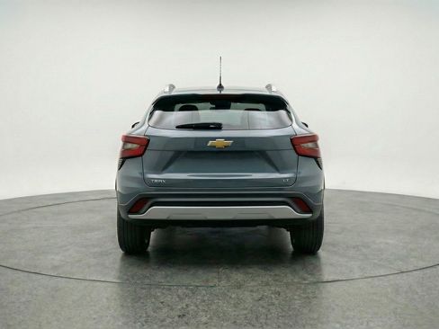 Used 2025 Chevrolet Trax LT w/ LT Convenience Package image 7