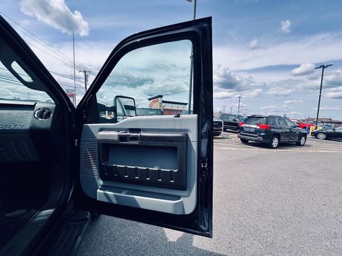 Used 2014 Ford F250 XLT w/ XLT Interior Package image 34