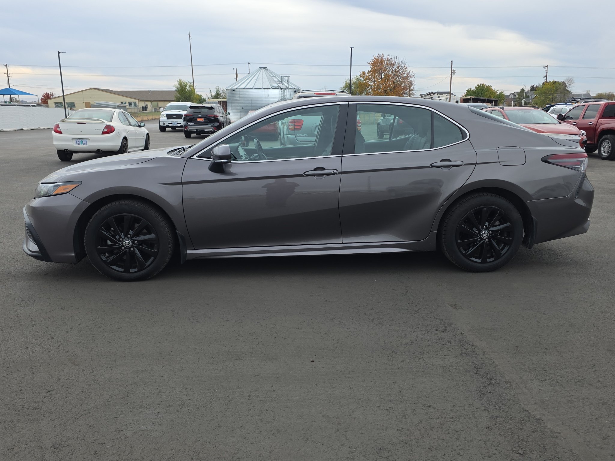 Used 2024 Toyota Camry SE FWD image 4
