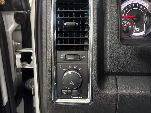 Used 2018 RAM 1500 Laramie w/ Convenience Group AWD/4WD image 11