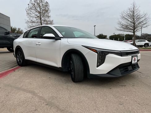 Used 2025 Kia K4 LXS image 4
